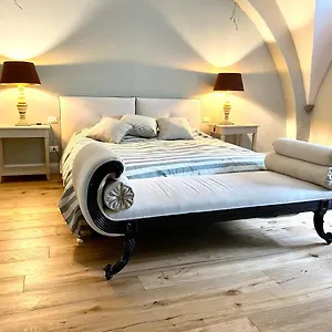https://accademia-newly-renovated-ancient-abbey.it-tuscanyhotel.com