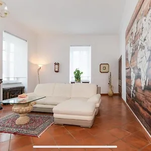 https://in-front-of-coliseum-2.it-romehotels.com