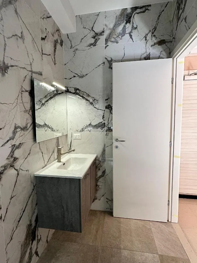 Giramondo Apartment Centrale 밀라노 0*,  이탈리아