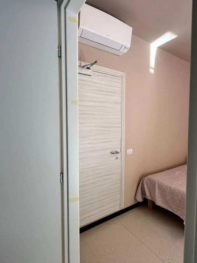 Giramondo Apartment Centrale 밀라노 0*,  이탈리아