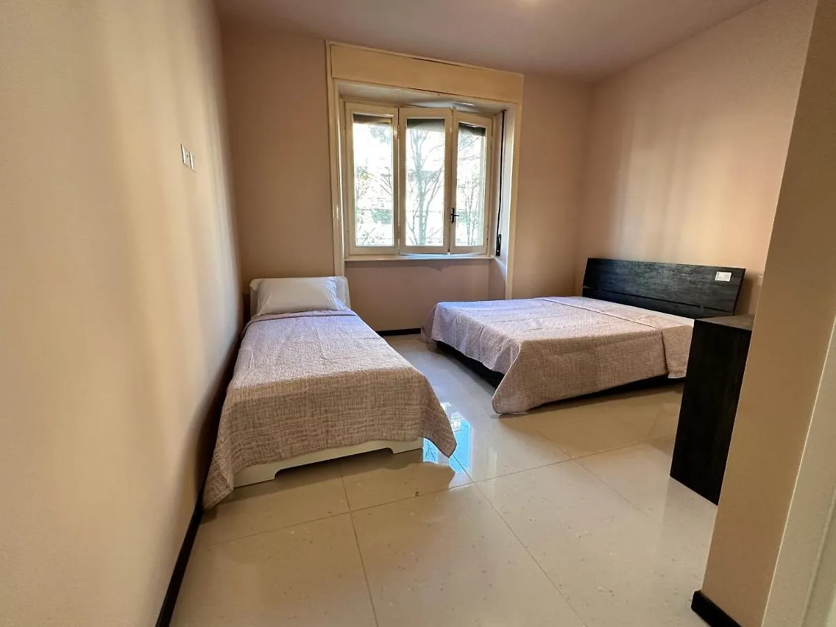 Giramondo Apartment Centrale 밀라노 0*,